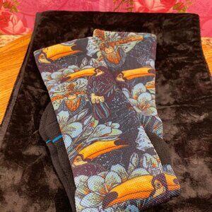2UNDR Toucan Printed Socks ~ NEW
